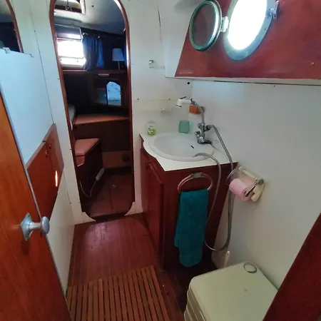 Vivez Une Experience Insolite Sur Notre Grand Catamaran De 12m Au Mouillage En Face De 马瑟伊兰