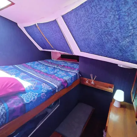 船屋 Vivez Une Experience Insolite Sur Notre Grand Catamaran De 12m Au Mouillage En Face De *