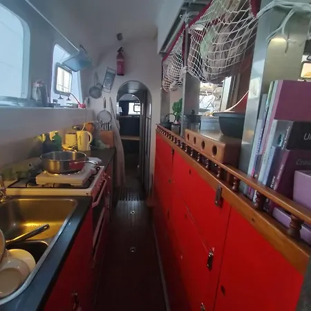 Vivez Une Experience Insolite Sur Notre Grand Catamaran De 12m Au Mouillage En Face De 船屋 *
